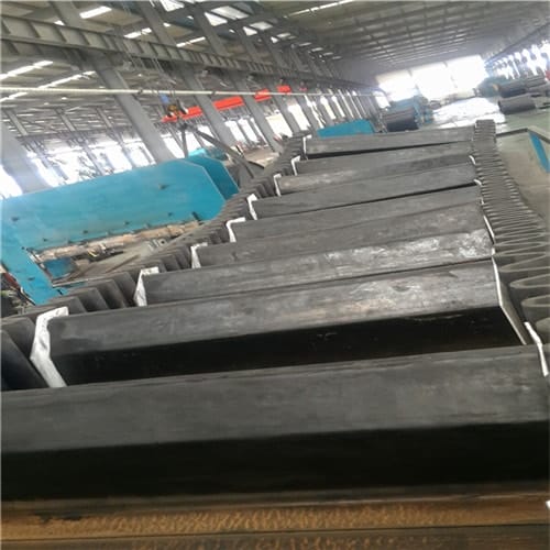 山東擋邊輸送帶-裙邊輸送帶廠家-七月新品